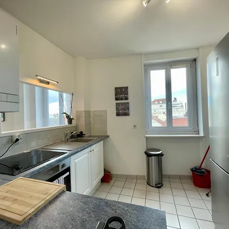 Paisible Hyper Centre アパート