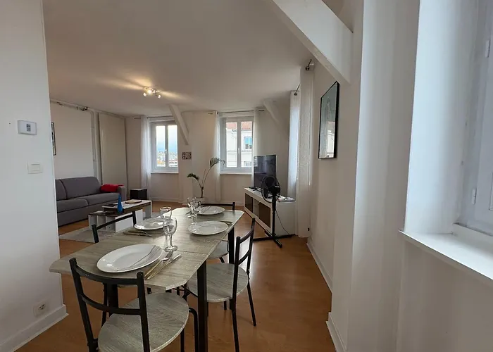 Paisible Hyper Centre Βισύ